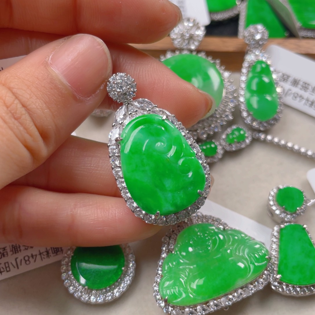 翡翠颈饰银S925镶嵌翡翠