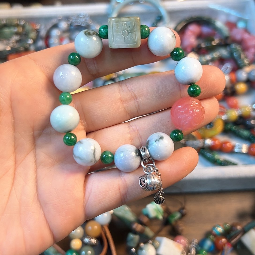 翡翠颈饰未镶嵌手串