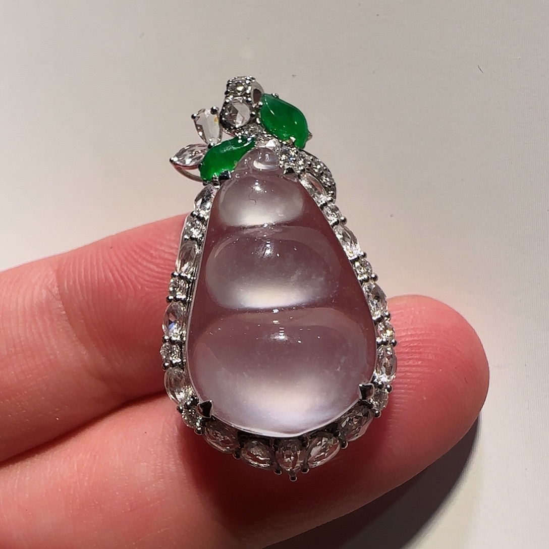 翡翠18K金镶嵌颈饰吊坠