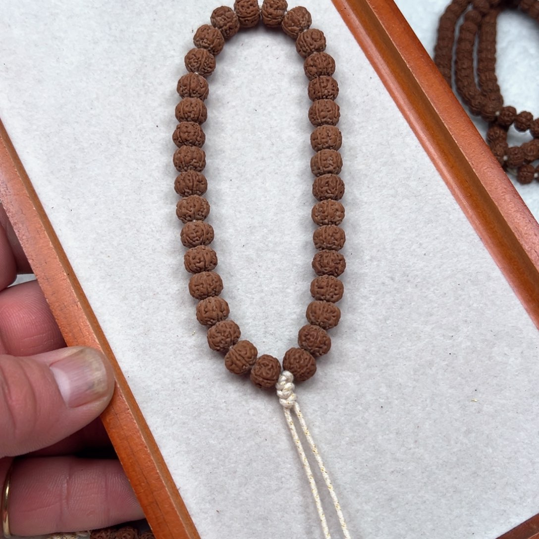 金刚菩提手串吕**。金刚