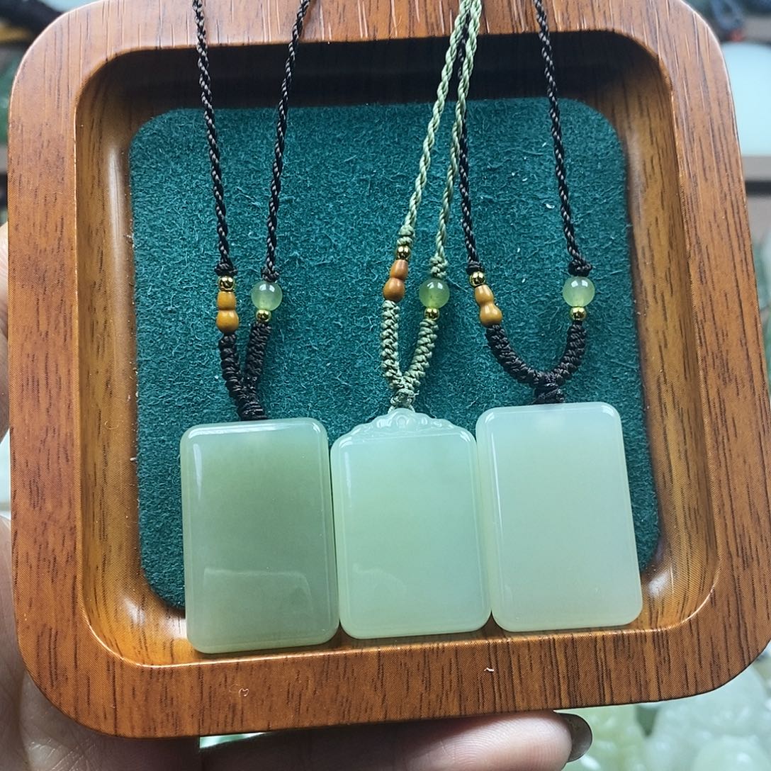 和田玉未镶嵌颈饰平安无事牌多样性发1件