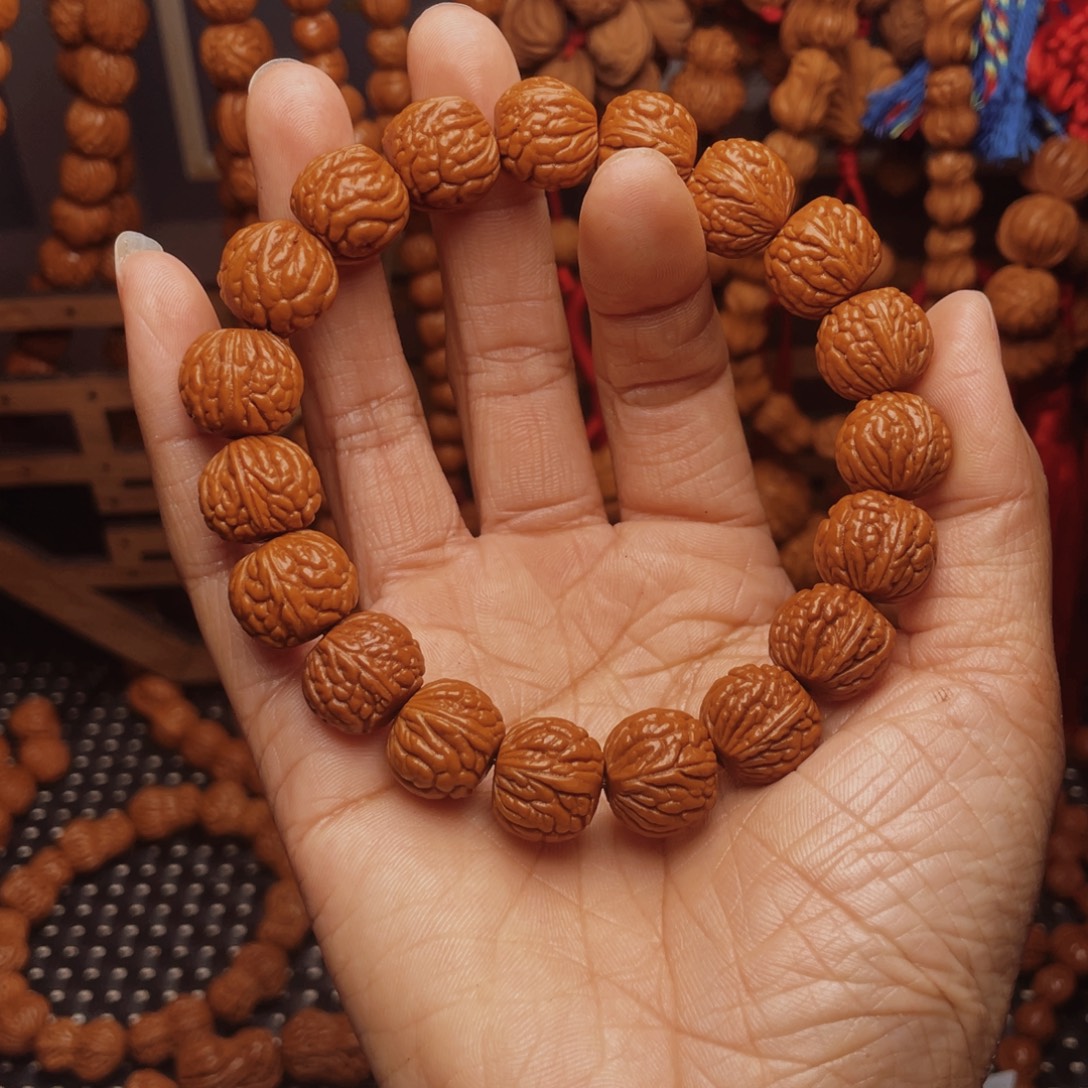 木质类龙纹桃枭挂件