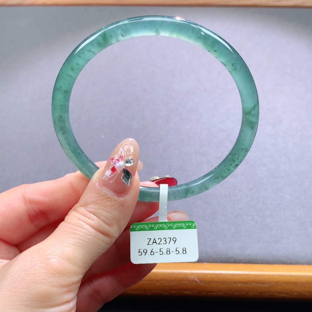 翡翠手镯未镶嵌天然翡翠手镯