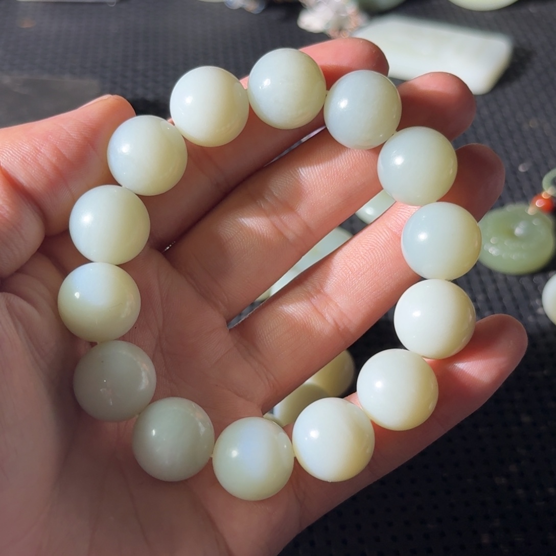 难***R和田玉未镶嵌颈饰