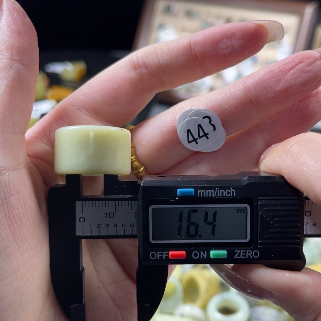 蛇纹石玉未镶嵌戒指