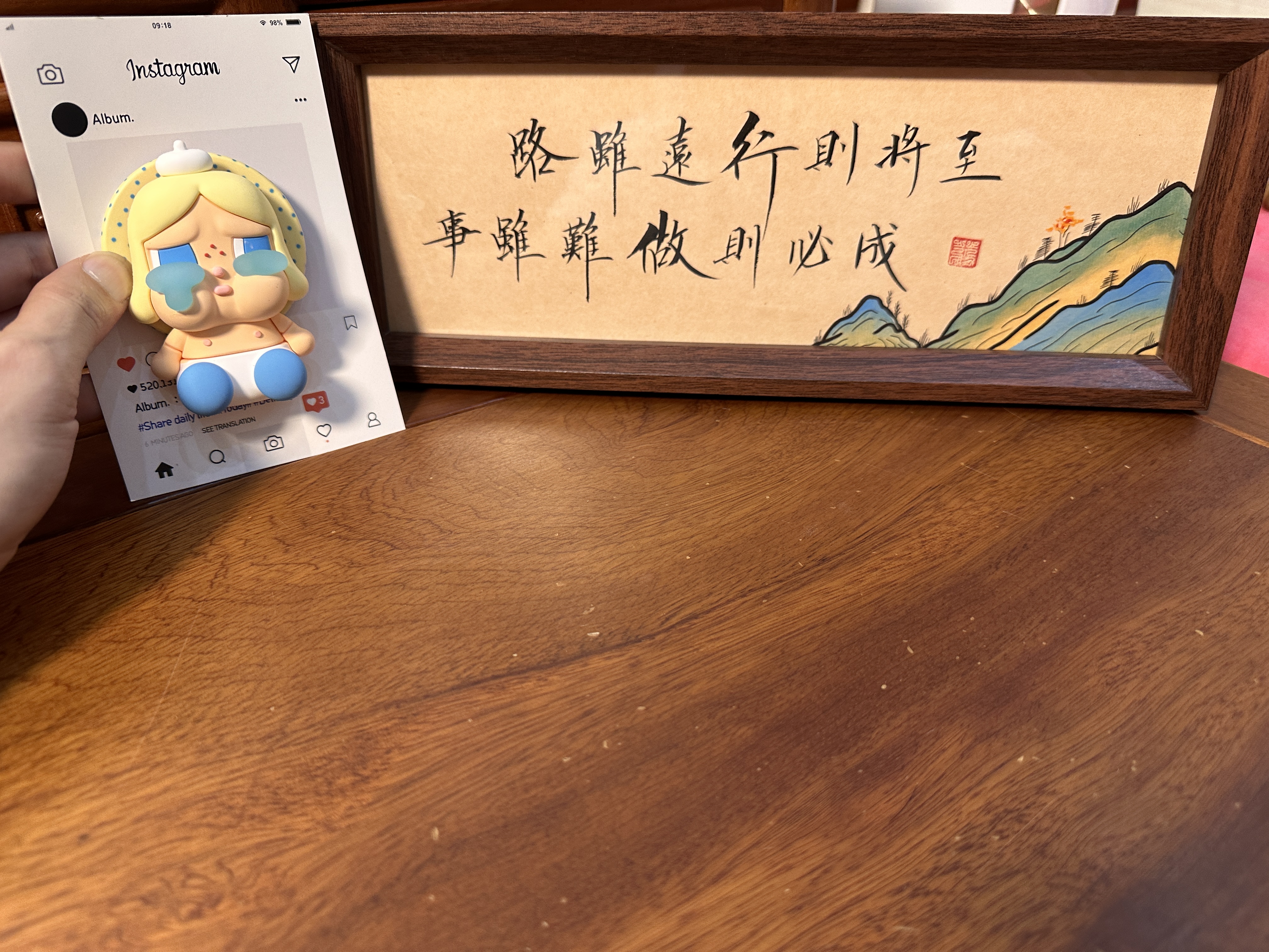 可爱立体白底波点哭娃手机磁吸支架适用MagSafe手机强力吸附桌面
