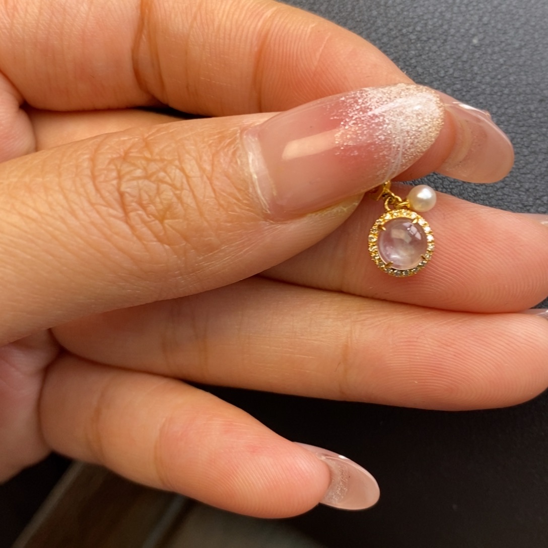 是***吖翡翠18K金镶嵌颈饰