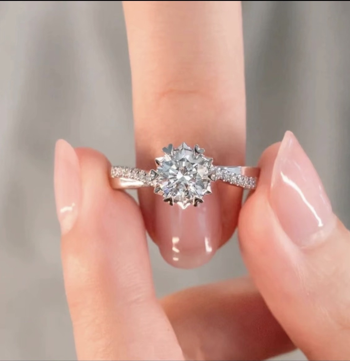 0.5CT微镶雪花纽币女戒气质