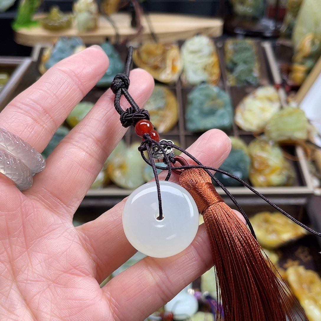 蛇纹石玉颈饰未镶嵌玙*平安扣