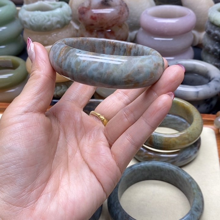 石英岩玉手镯未镶嵌