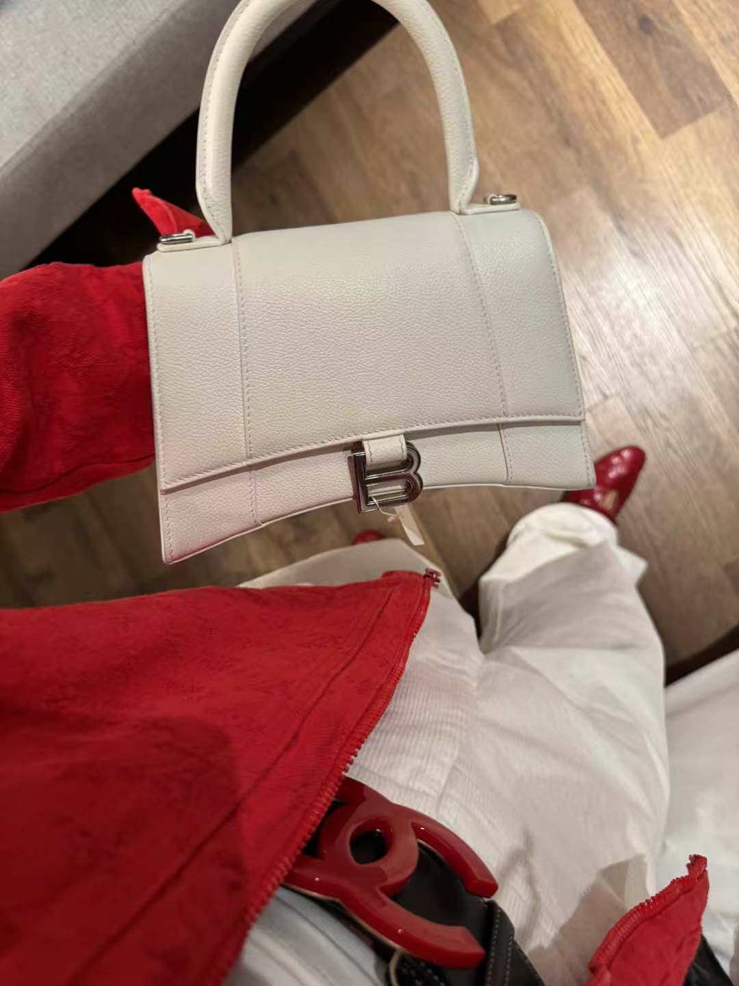 95新 Balenciaga/巴黎世家 展会外场！白银s沙漏包