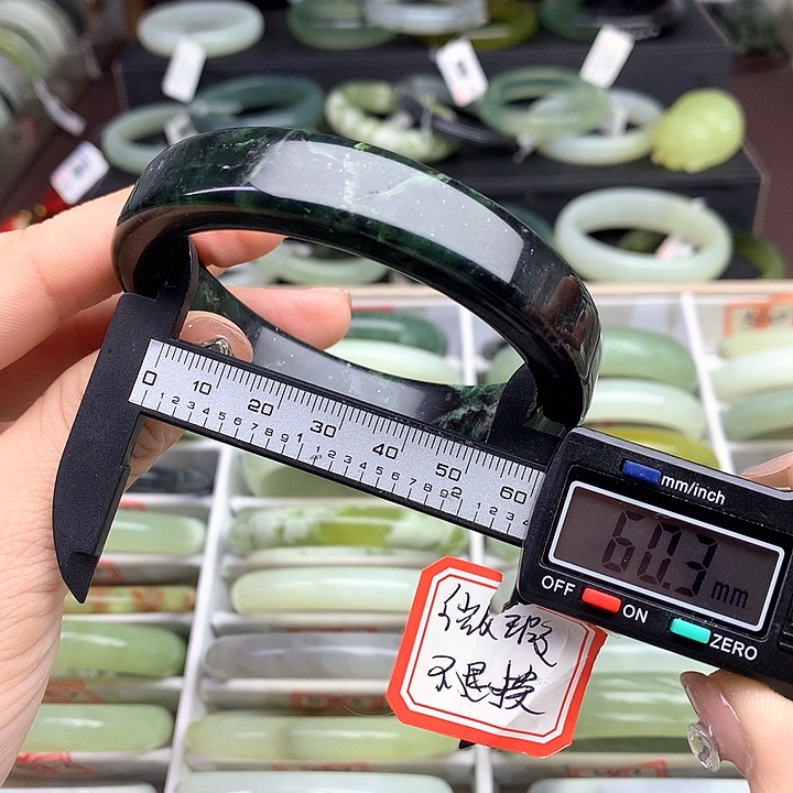 蛇纹石玉手镯未镶嵌554