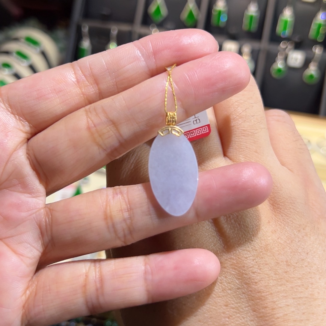 翡翠18K金镶嵌颈饰吊坠