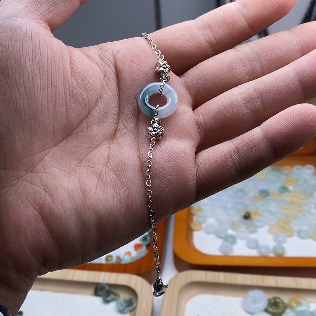 翡翠颈饰未镶嵌项链