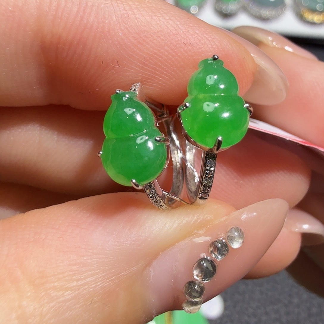 翡翠18K金镶嵌耳饰米*豆翡翠