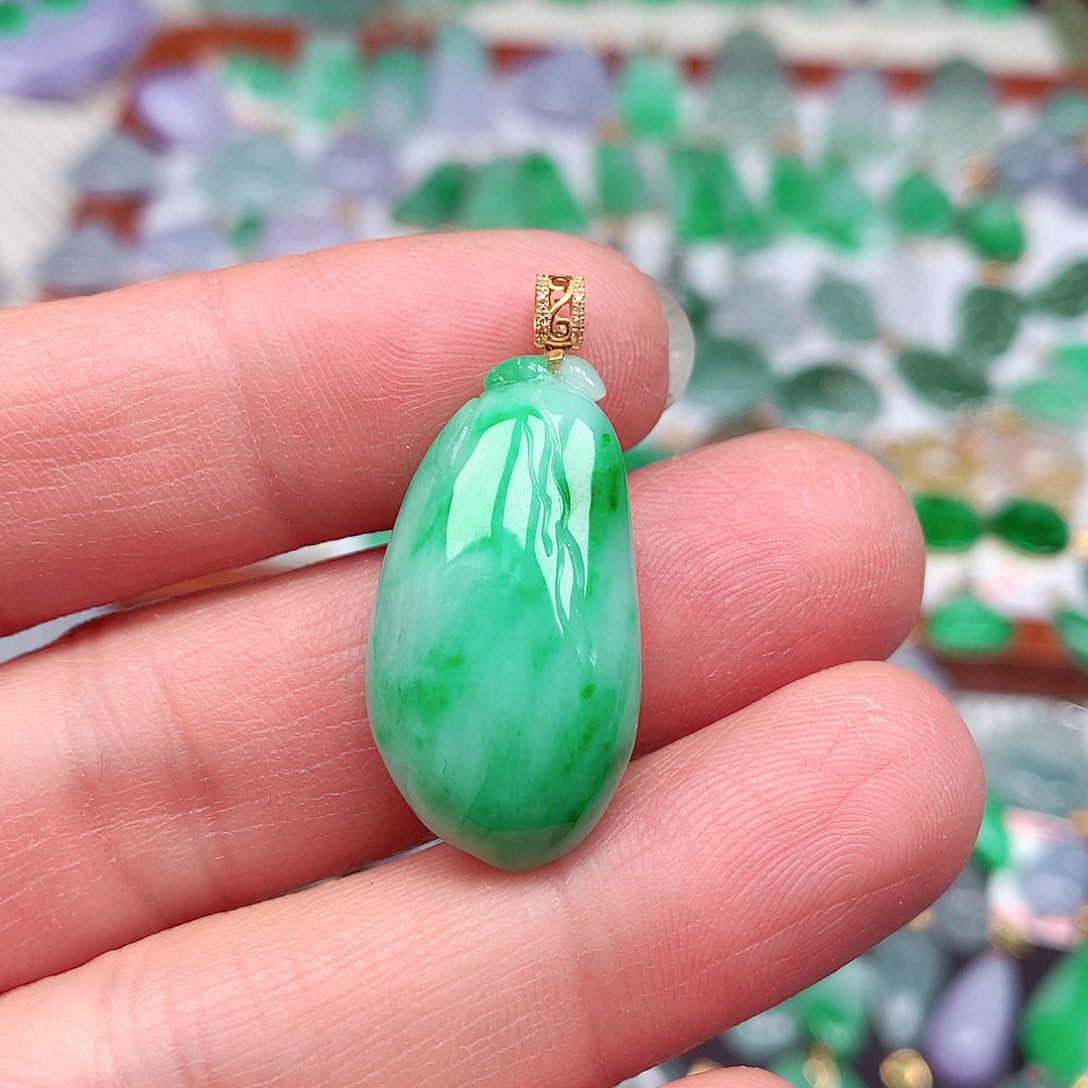 翡翠颈饰18K金镶嵌天然翡翠A货有纹裂介意勿拍