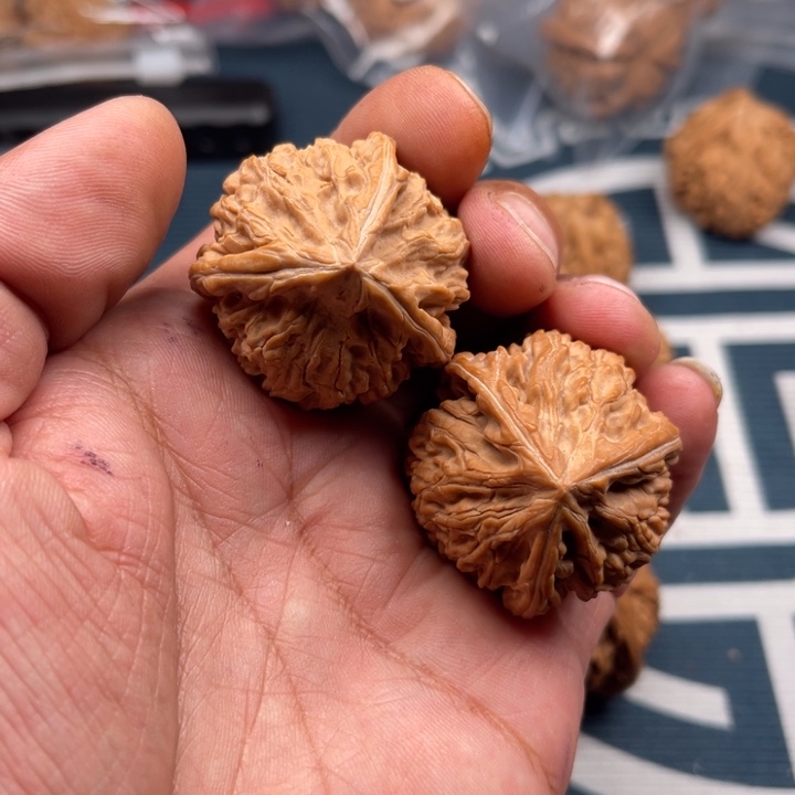 文玩核桃吊坠米*兮三棱