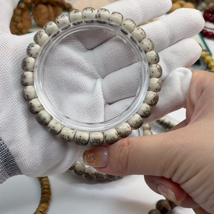 星月菩提手串E*OA8…………….