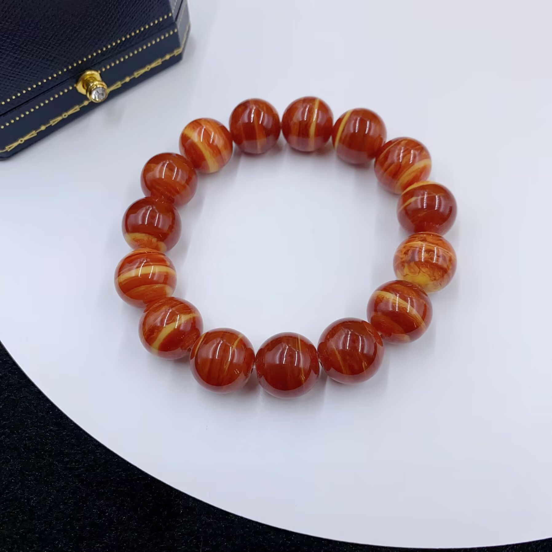 4892   橙色珠珠手串多样性发货