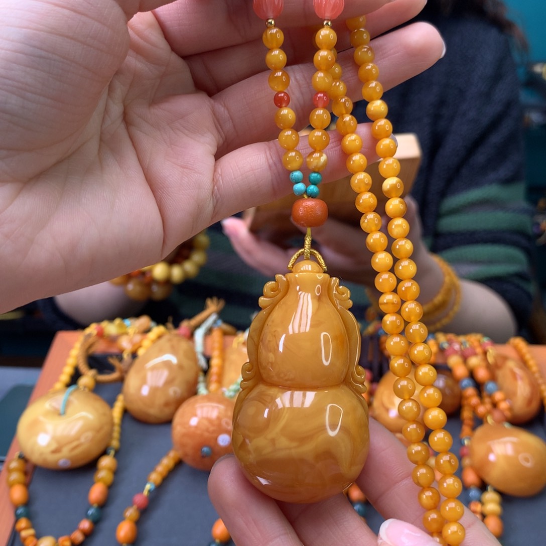 蜜蜡未镶嵌颈饰葫芦牌