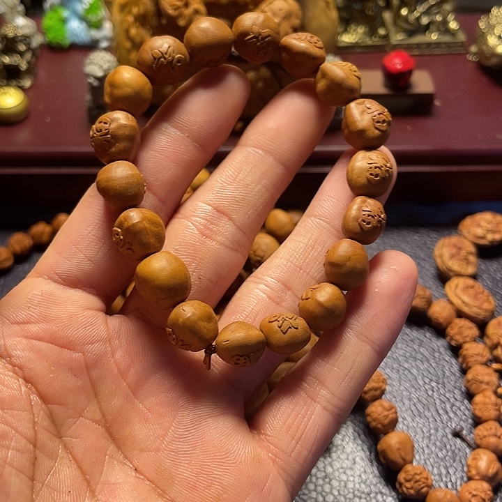 龙纹桃核雕刻瑕疵百福