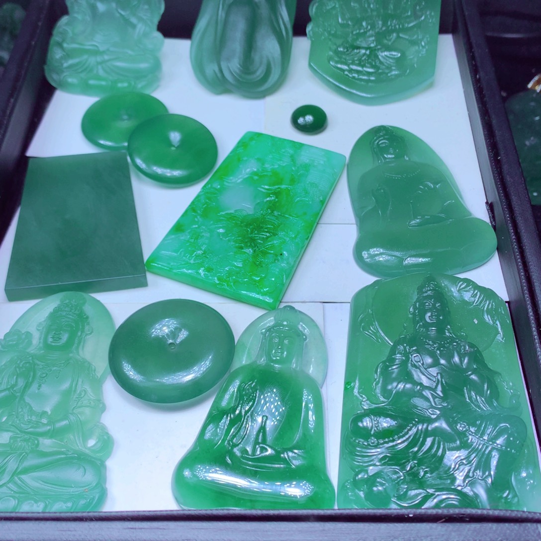 深****定制翡翠未镶嵌天然翡翠A货毛货挂件