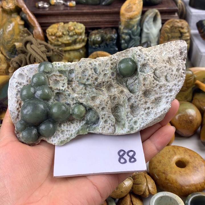 岫岩老玉（透闪石质玉）未镶嵌珠宝奇石