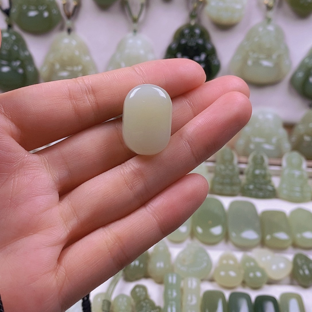 枫***泊和田玉未镶嵌颈饰