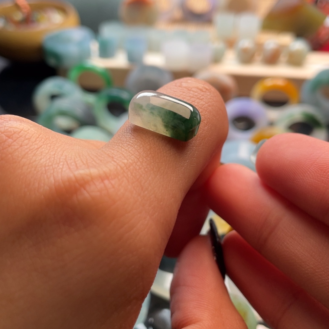 定制翡翠未镶嵌戒指