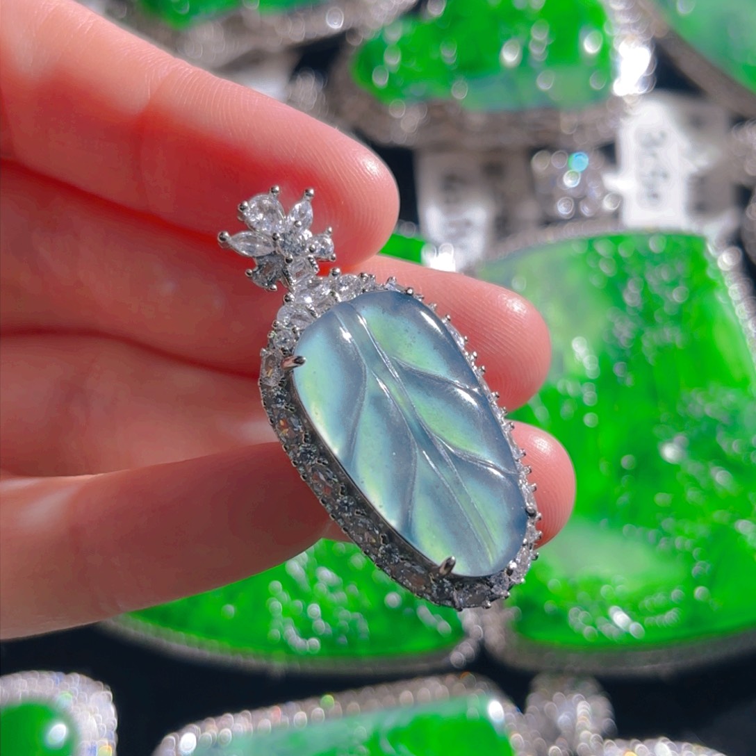 翡翠颈饰未镶嵌叶子