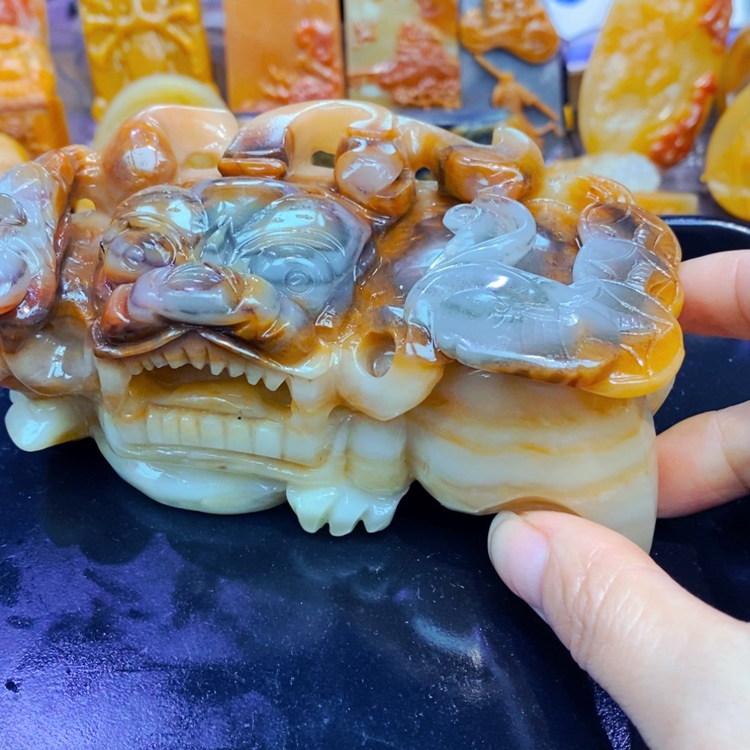 未镶嵌石英质玉（黄龙玉）颈饰