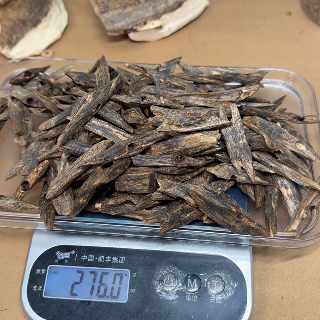 沉香沉香碎屑红金猊276克