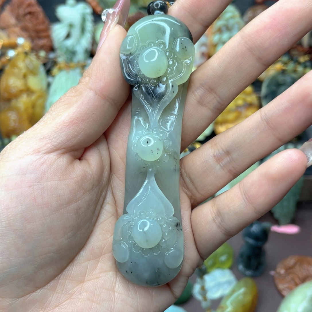 蛇纹石玉颈饰未镶嵌