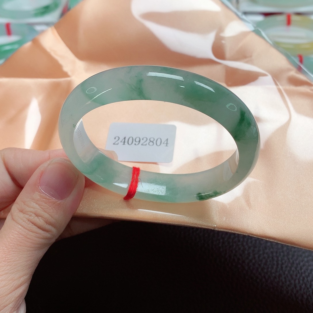 翡翠手镯（贵妃镯）未镶嵌