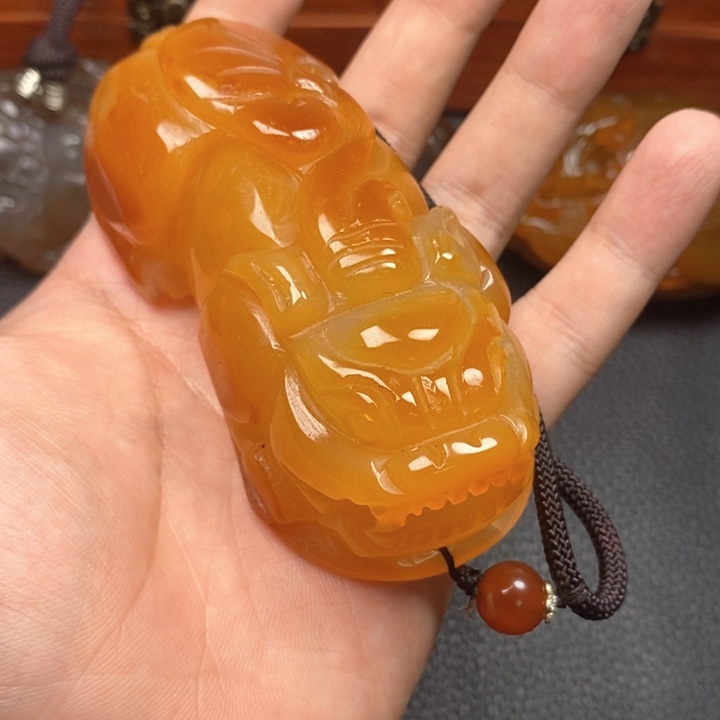 红***香玛瑙/玉髓挂件未镶嵌