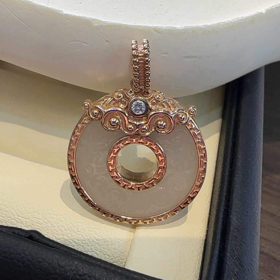 正品18K金和田玉吊坠