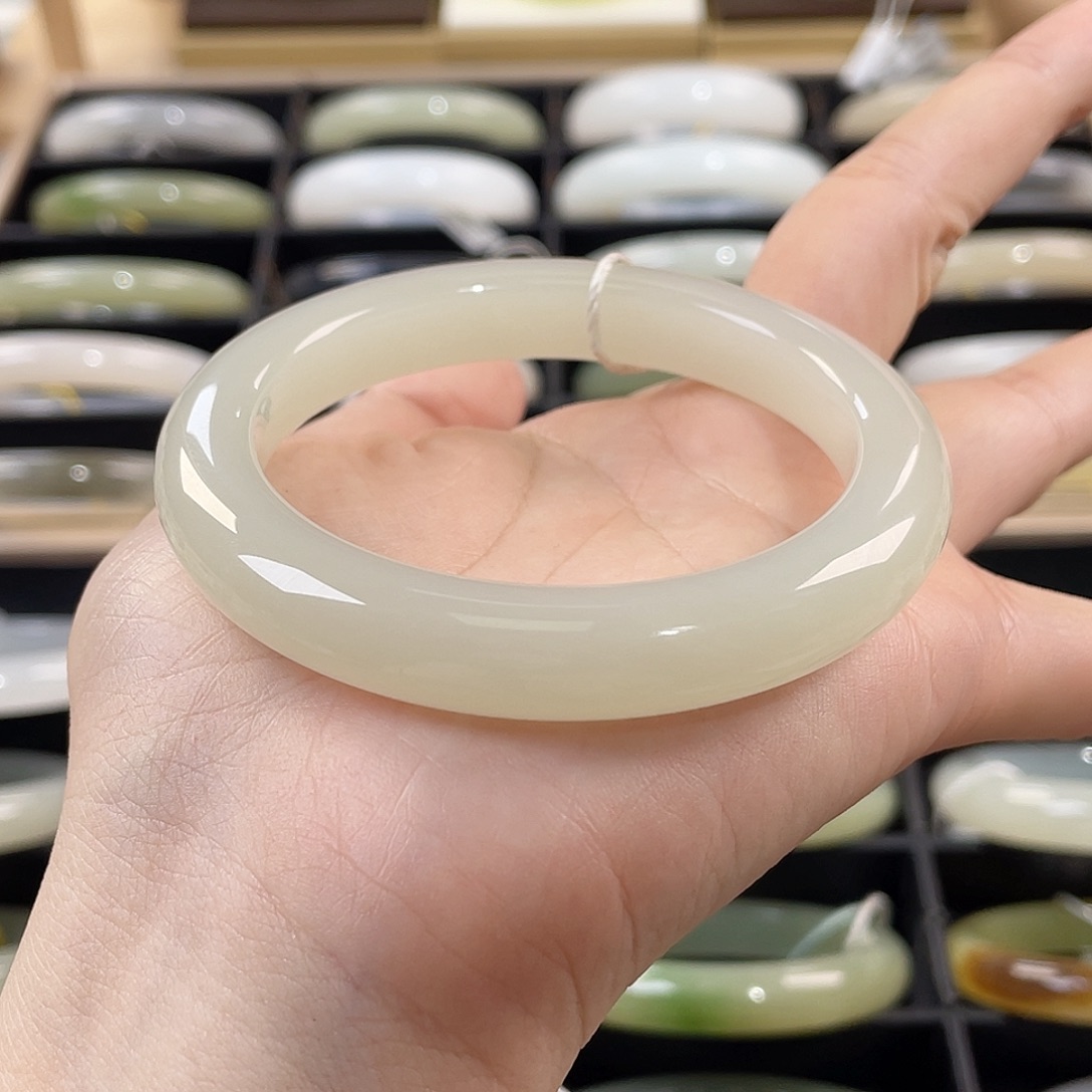 和田玉未镶嵌手镯无包容，捡漏，冰胶