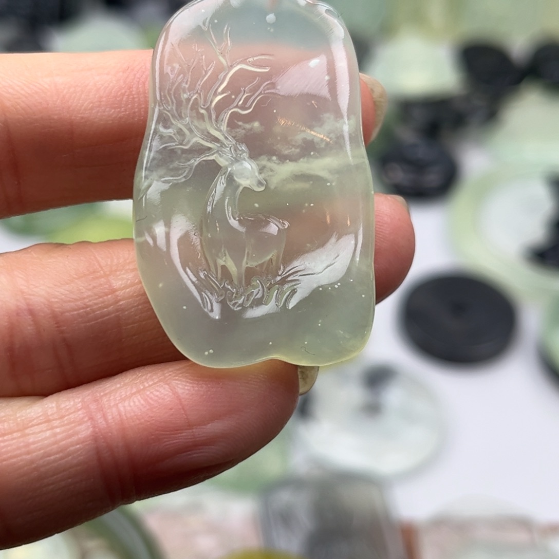 蛇纹石玉未镶嵌其他挂件