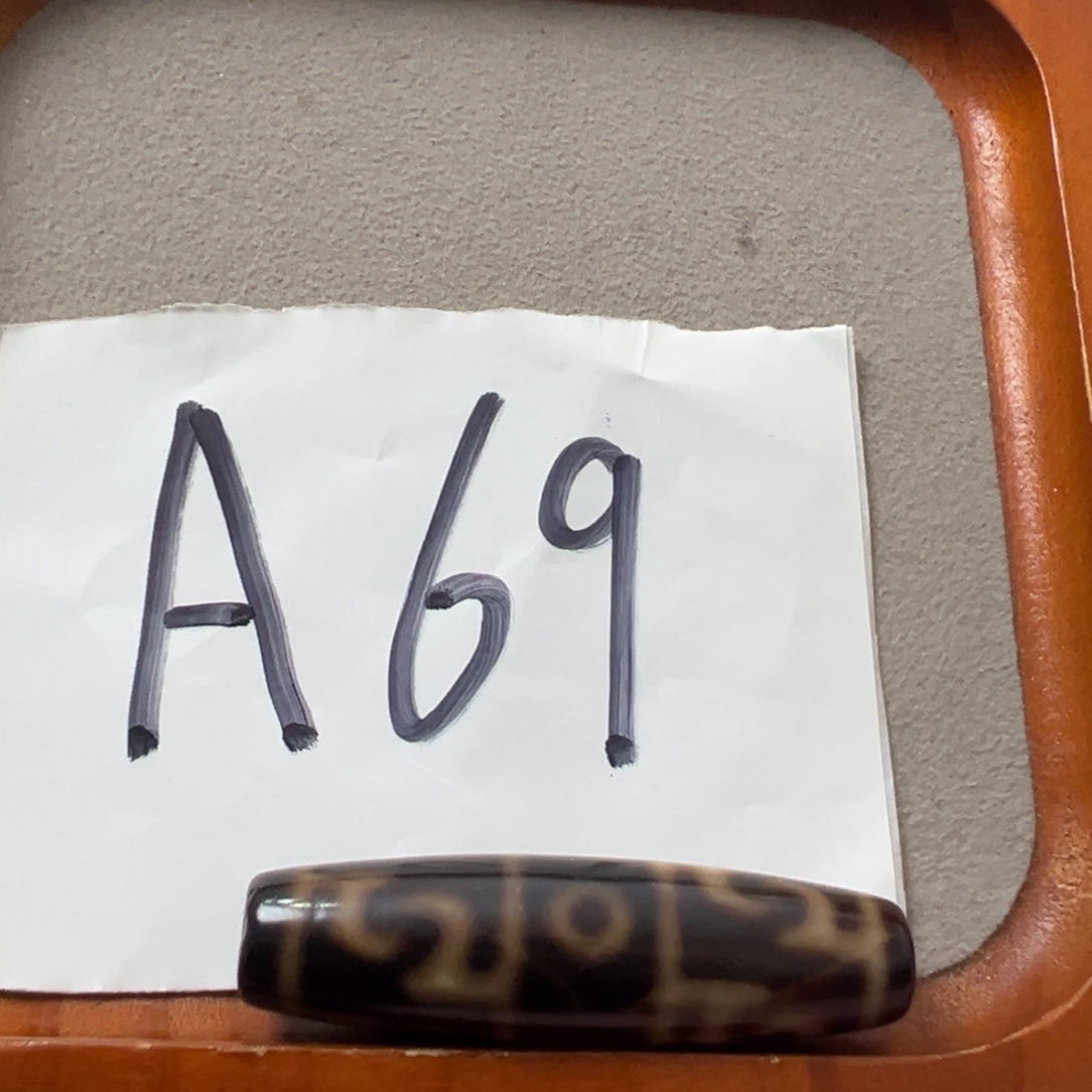 用***5玛瑙/玉髓未镶嵌1黑金莲师三眼