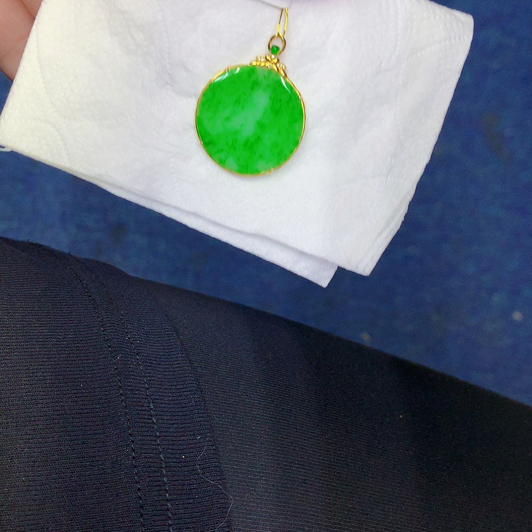 翡翠18K金镶嵌颈饰