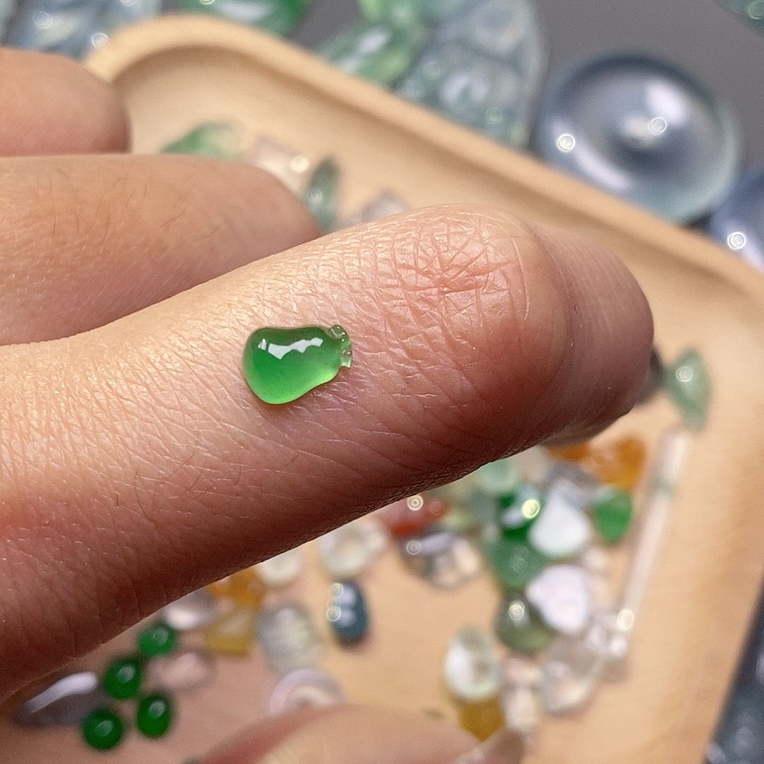 翡翠颈饰未镶嵌翡翠