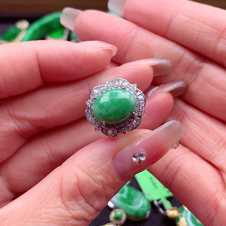 翡翠颈饰银S925镶嵌翡翠