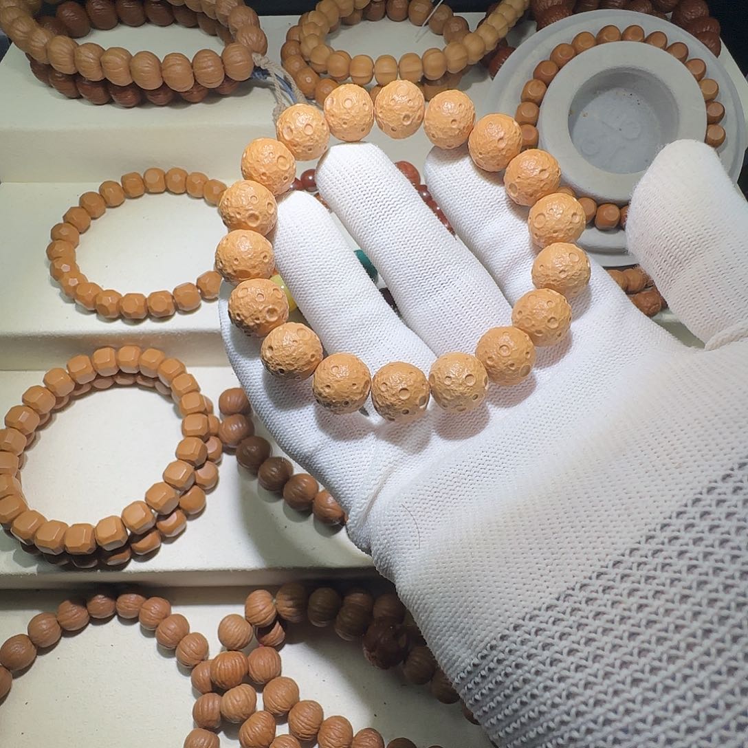 猴头核桃手串猴头核桃雕刻月球陨石坑