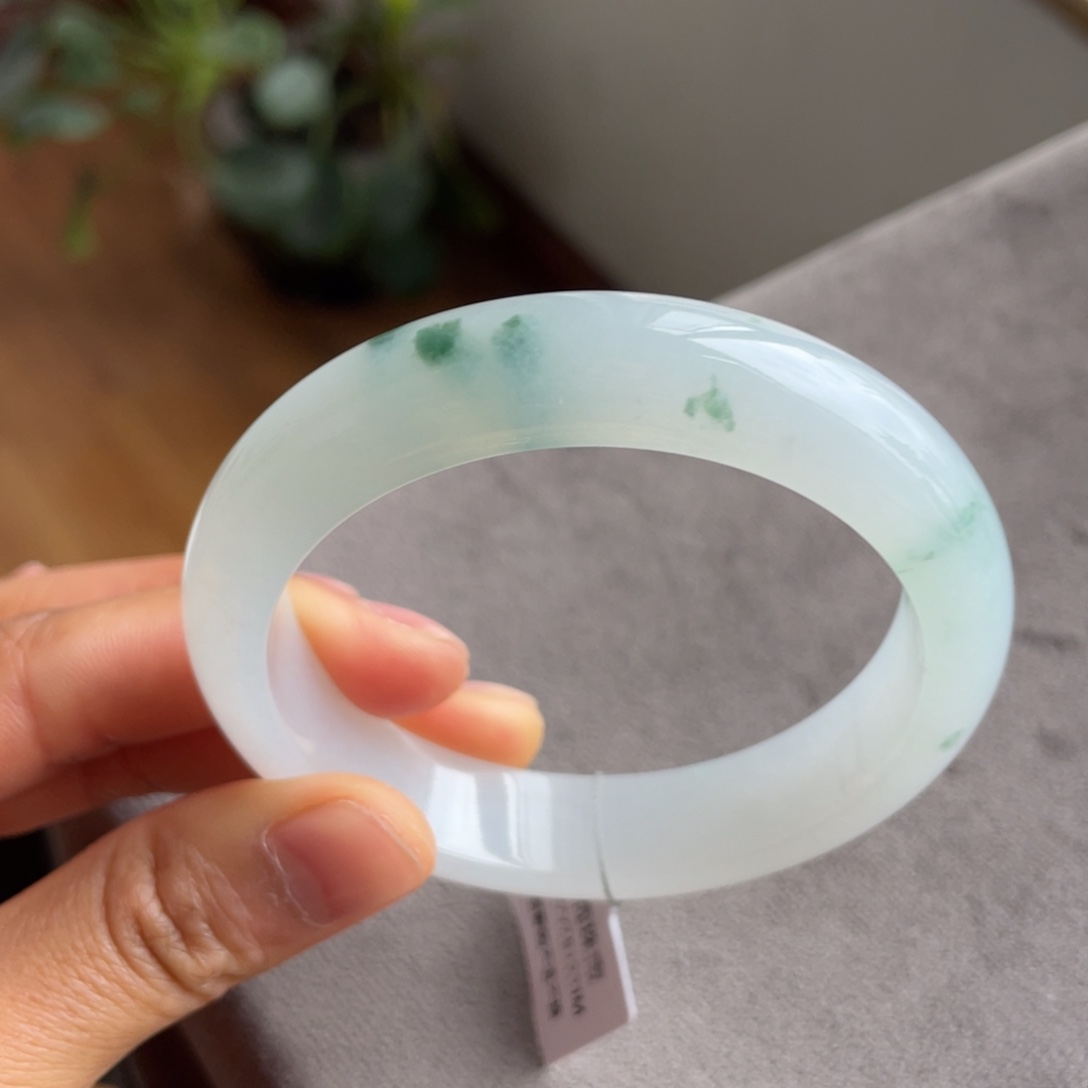 翡翠未镶嵌手镯飘花