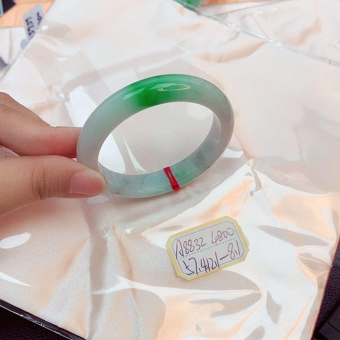 翡翠手镯未镶嵌天然缅甸翡翠A货