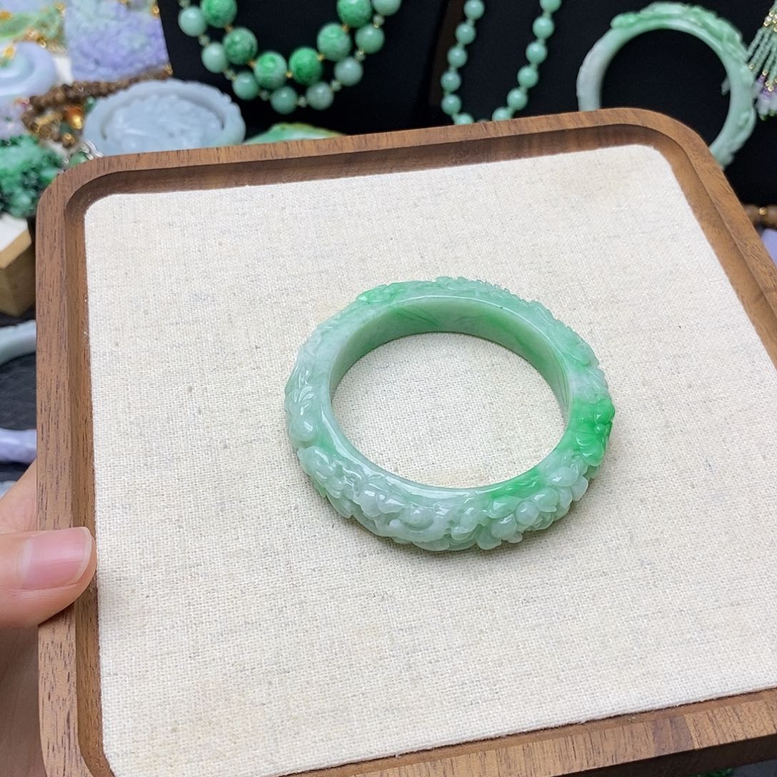 翡翠未镶嵌颈饰53圈口