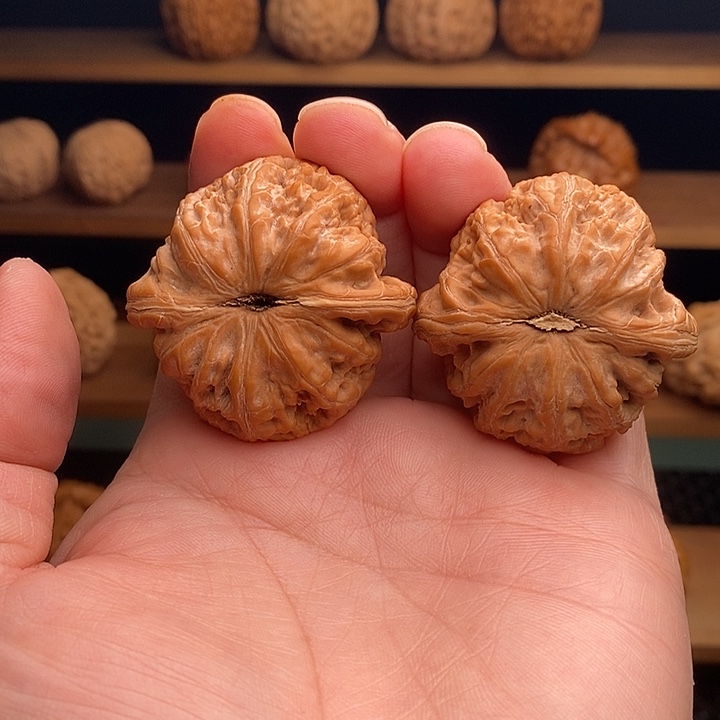 臻***绾文玩核桃吊坠元宝43