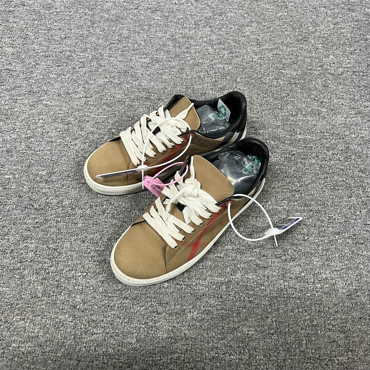 99新 BURBERRY/博柏利 Burberry 帆布休闲鞋38.5码