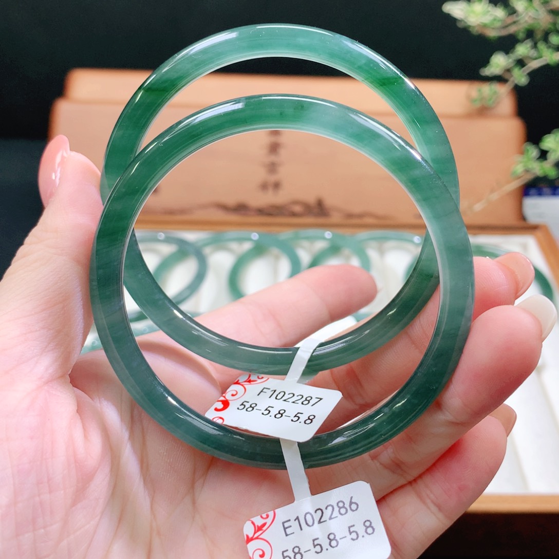 翡翠未镶嵌手镯天然