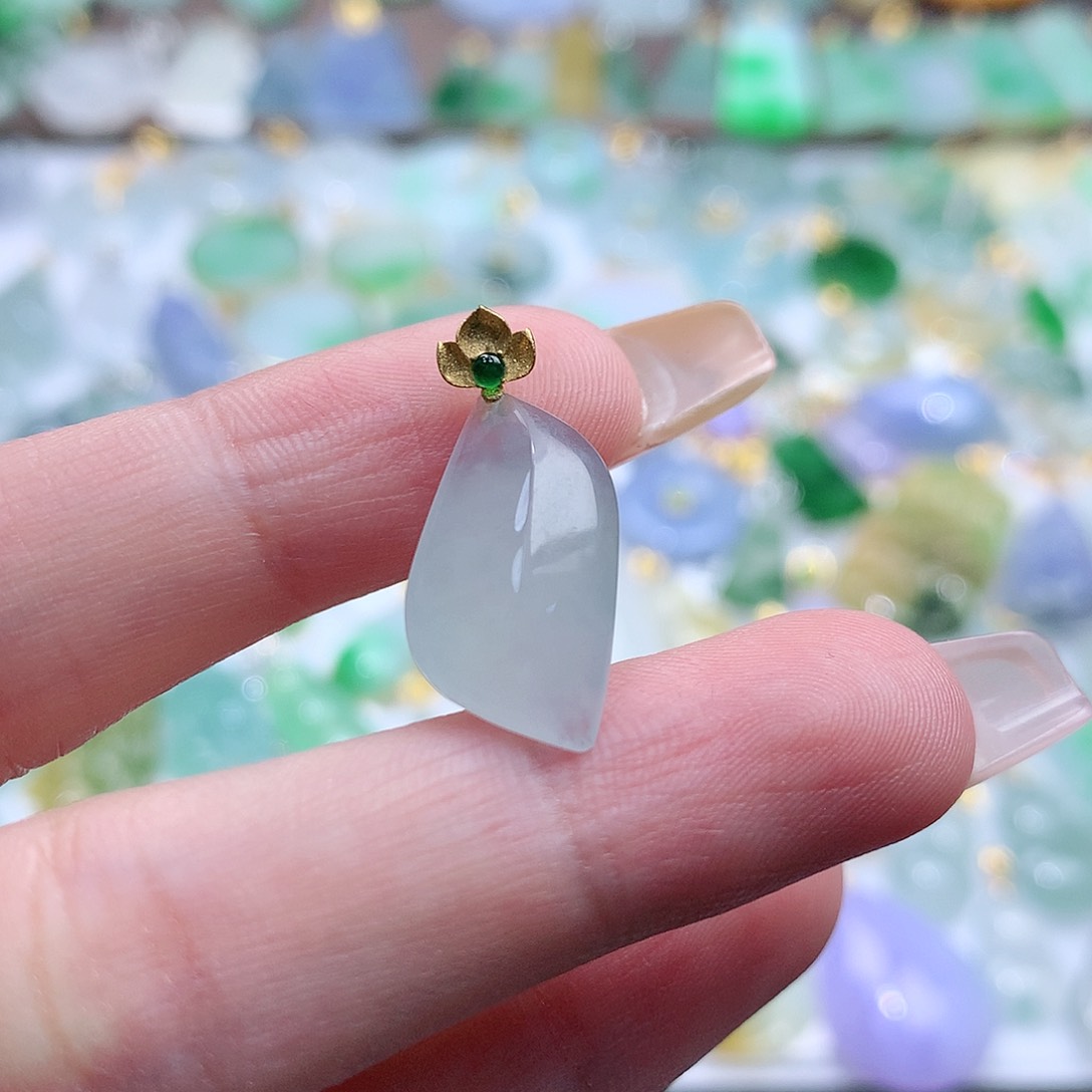 翡翠颈饰未镶嵌翡翠